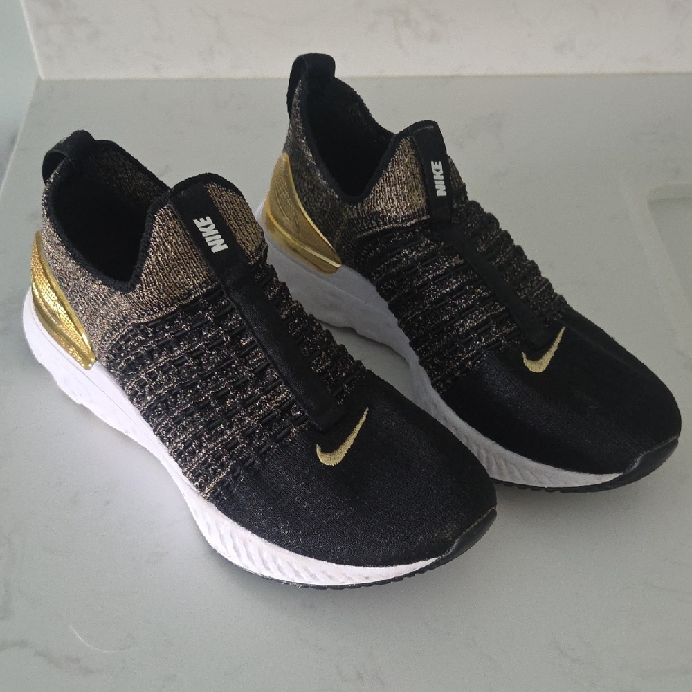 Womens Nike Phantom React - image 1